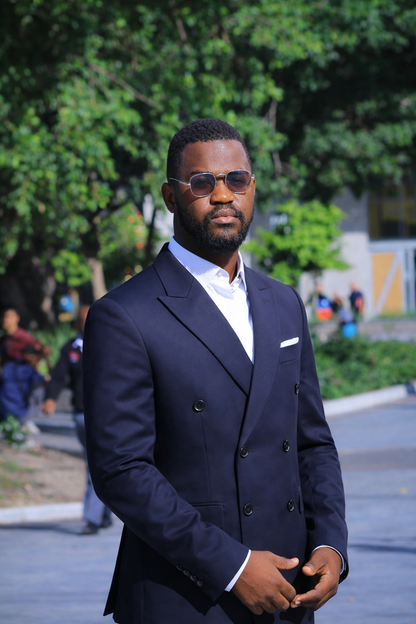 Fato masculino preto clássico elegante – estilo formal